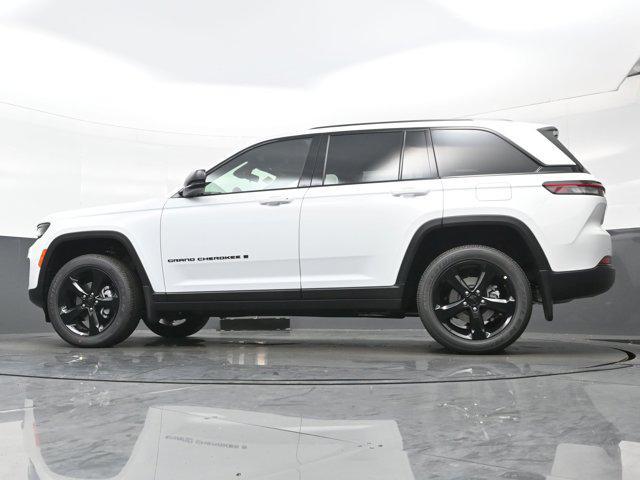 new 2025 Jeep Grand Cherokee car, priced at $39,689
