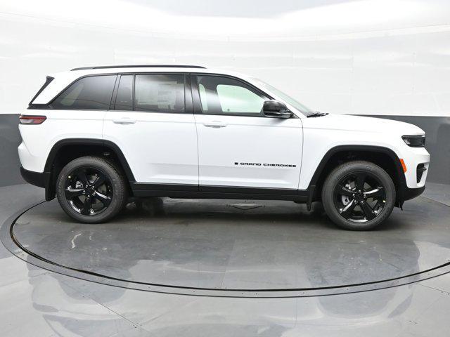 new 2025 Jeep Grand Cherokee car, priced at $39,689
