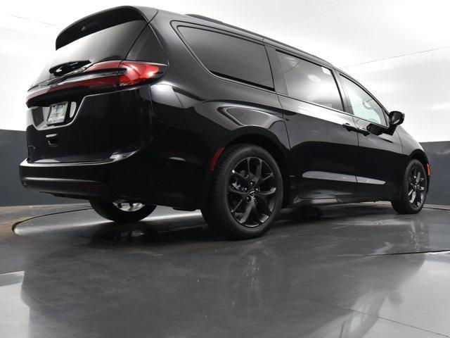 new 2024 Chrysler Pacifica car, priced at $44,941