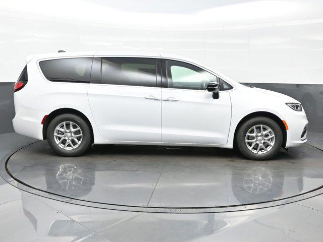new 2025 Chrysler Pacifica car, priced at $39,389