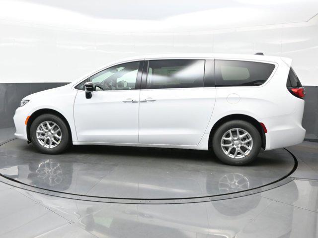 new 2025 Chrysler Pacifica car, priced at $39,389