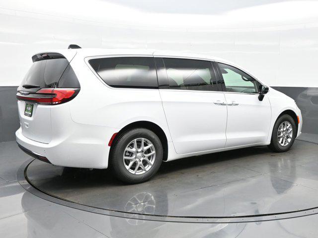 new 2025 Chrysler Pacifica car, priced at $39,389