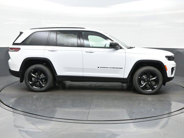 new 2025 Jeep Grand Cherokee car, priced at $40,189