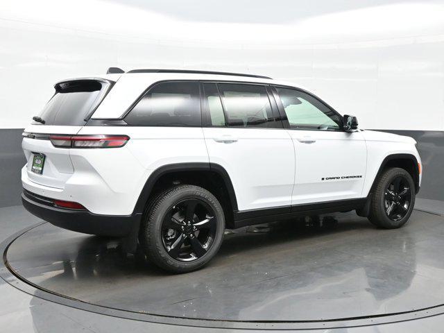 new 2025 Jeep Grand Cherokee car, priced at $40,189