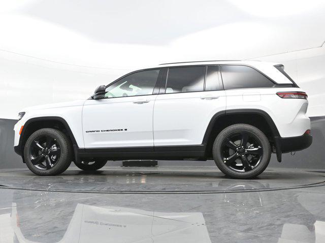 new 2025 Jeep Grand Cherokee car, priced at $40,189