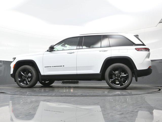 new 2025 Jeep Grand Cherokee car, priced at $40,189