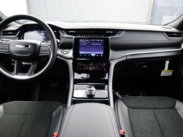 new 2025 Jeep Grand Cherokee car, priced at $40,189