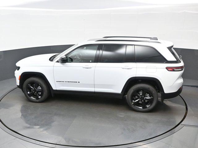 new 2025 Jeep Grand Cherokee car, priced at $40,189