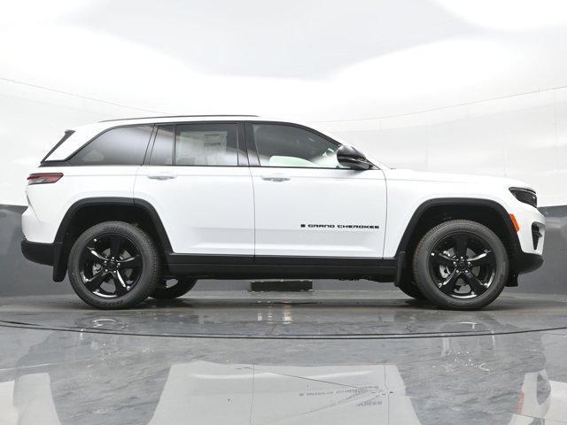 new 2025 Jeep Grand Cherokee car, priced at $40,189