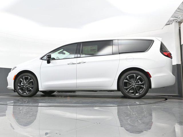 new 2026 Chrysler Pacifica car, priced at $44,239