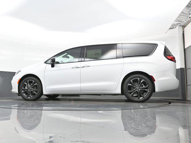 new 2026 Chrysler Pacifica car, priced at $41,505