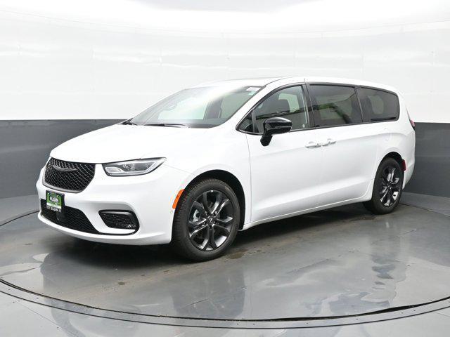 new 2026 Chrysler Pacifica car, priced at $41,505