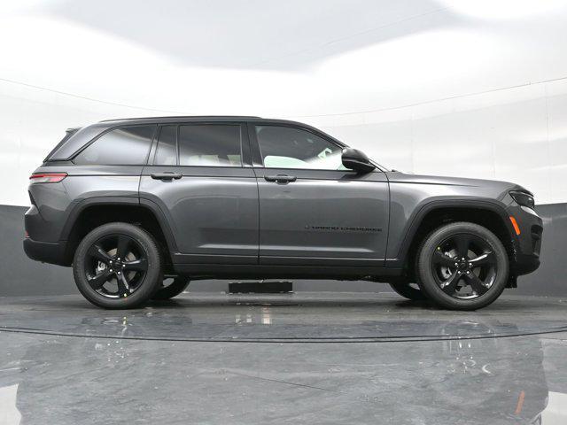 new 2025 Jeep Grand Cherokee car, priced at $40,672