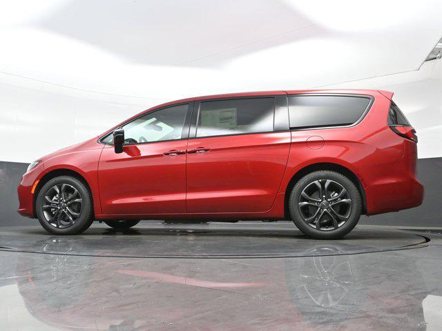 new 2026 Chrysler Pacifica car, priced at $43,605