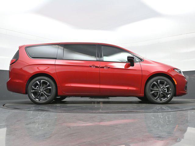new 2026 Chrysler Pacifica car, priced at $43,605