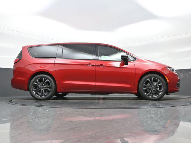 new 2026 Chrysler Pacifica car, priced at $38,800