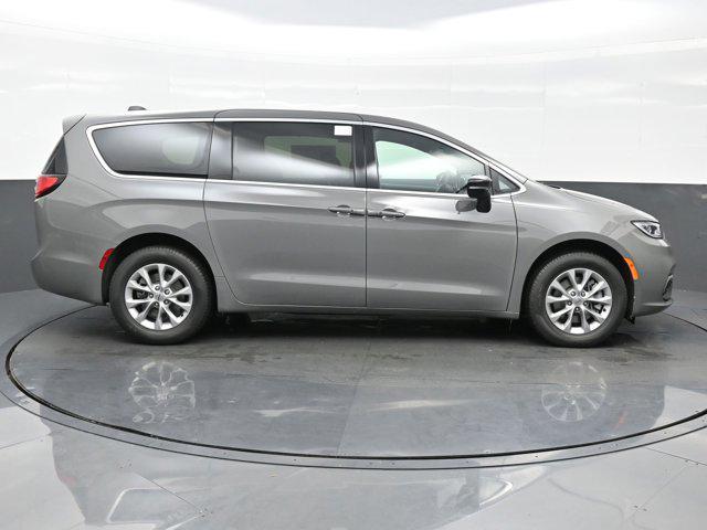 new 2025 Chrysler Pacifica car, priced at $45,467