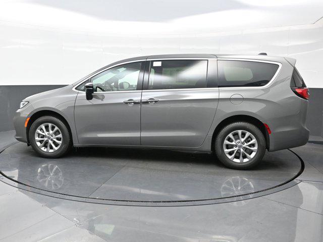 new 2025 Chrysler Pacifica car, priced at $45,467