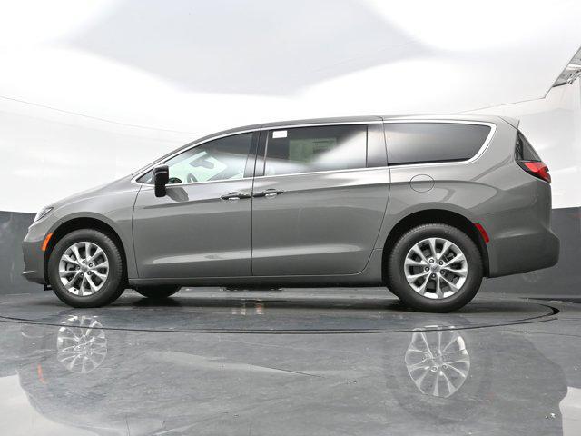 new 2025 Chrysler Pacifica car, priced at $45,467