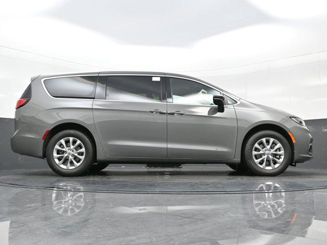 new 2025 Chrysler Pacifica car, priced at $45,467