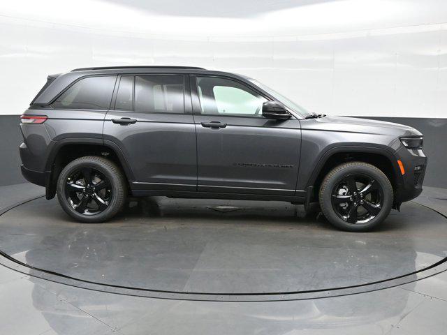 new 2025 Jeep Grand Cherokee car, priced at $45,099