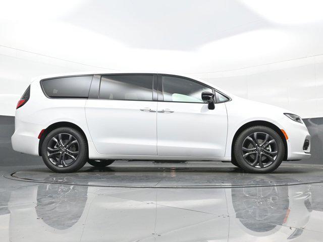 new 2026 Chrysler Pacifica car, priced at $44,239