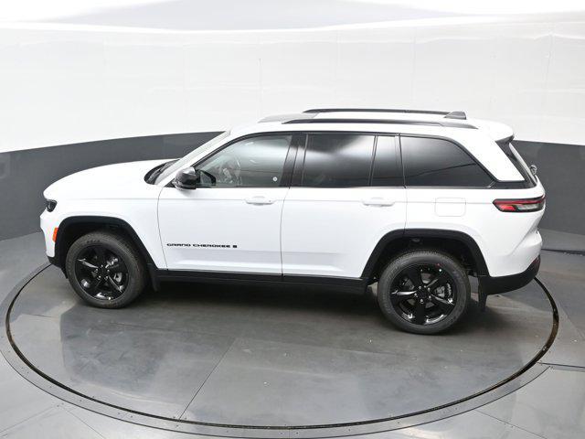 new 2025 Jeep Grand Cherokee car, priced at $49,200