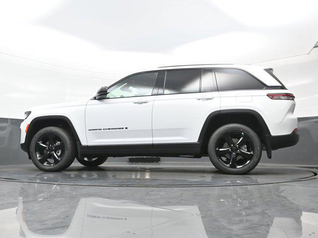 new 2025 Jeep Grand Cherokee car, priced at $49,200
