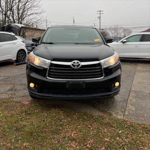 used 2015 Toyota Highlander car, priced at $17,995