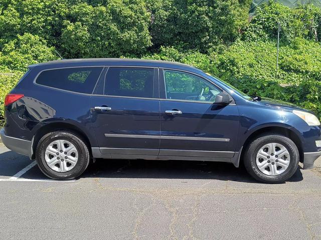 used 2010 Chevrolet Traverse car, priced at $5,995