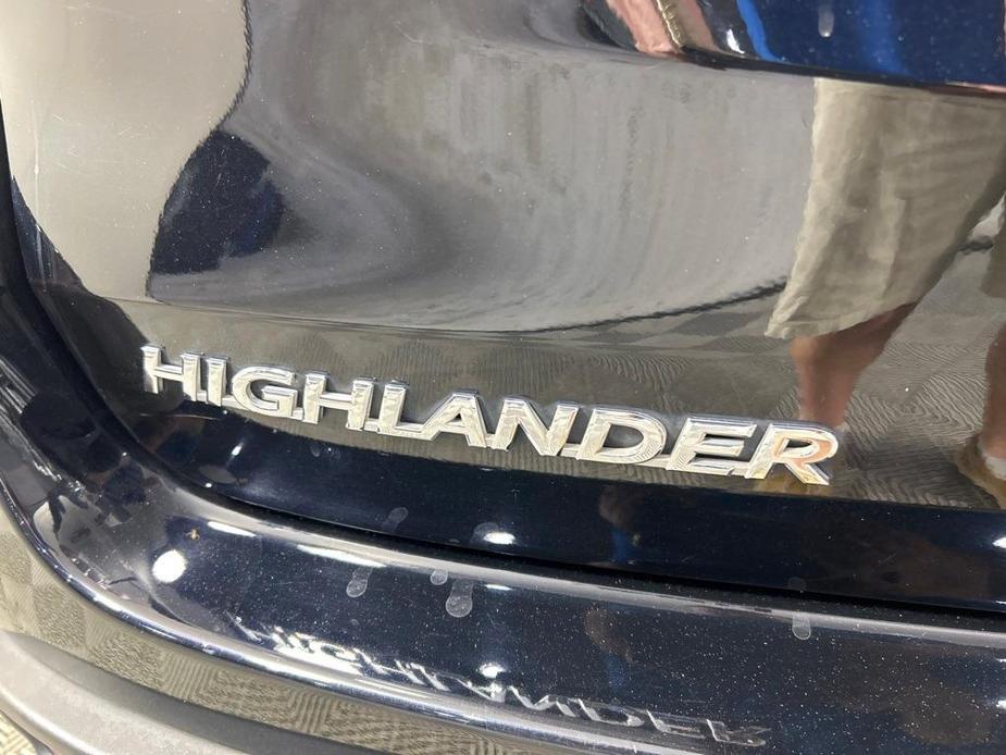 used 2019 Toyota Highlander car, priced at $21,365