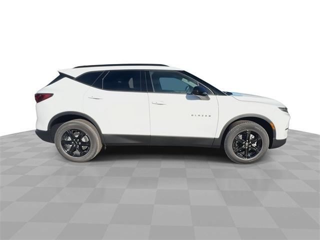 new 2025 Chevrolet Blazer car, priced at $38,213