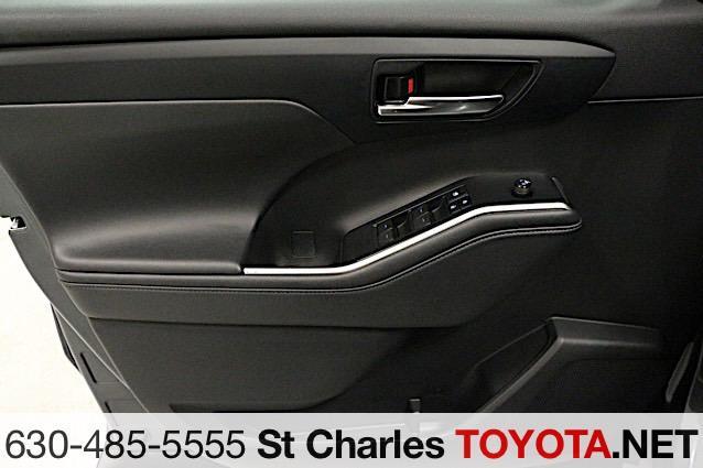 used 2021 Toyota Highlander car, priced at $35,000