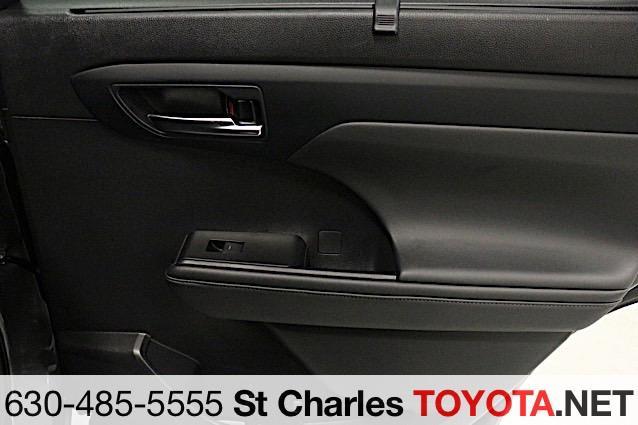 used 2021 Toyota Highlander car, priced at $35,000