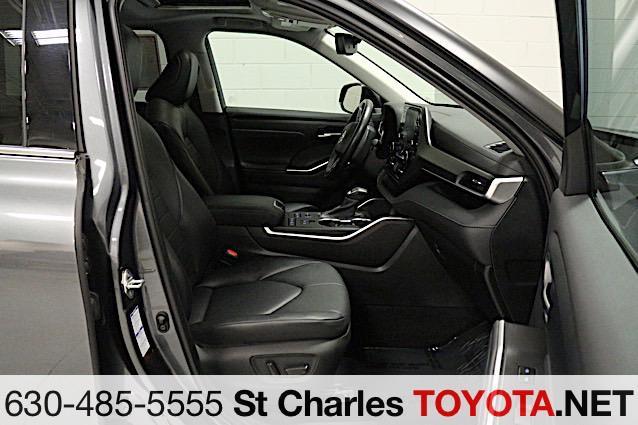 used 2021 Toyota Highlander car, priced at $35,000