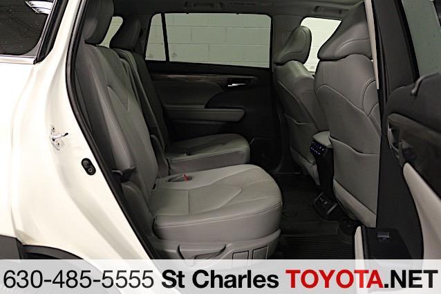 used 2020 Toyota Highlander Hybrid car, priced at $39,000