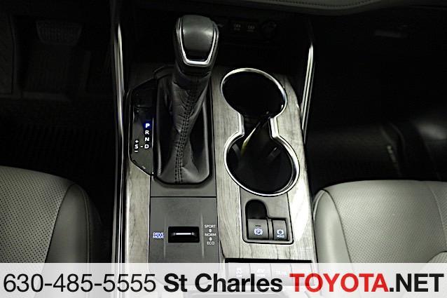 used 2020 Toyota Highlander Hybrid car, priced at $39,000
