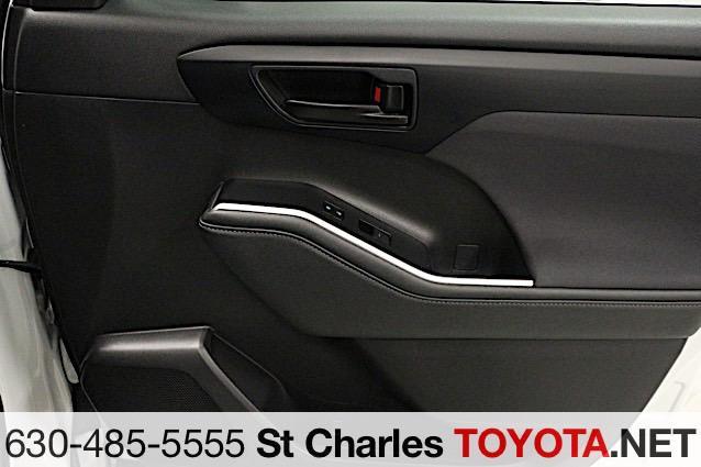 used 2023 Toyota Highlander car, priced at $35,000