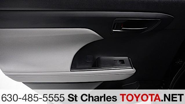 used 2021 Toyota Highlander car, priced at $28,500