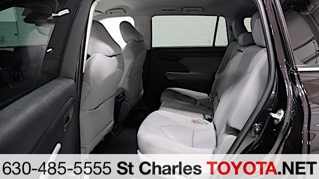 used 2021 Toyota Highlander car, priced at $28,500