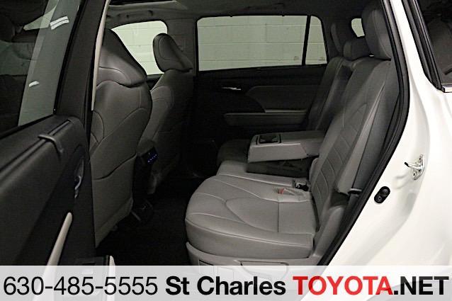 used 2022 Toyota Highlander car, priced at $26,000