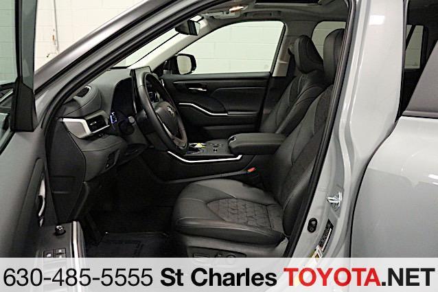 used 2024 Toyota Highlander Hybrid car, priced at $47,500