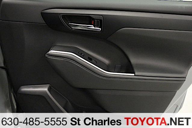 used 2024 Toyota Highlander Hybrid car, priced at $47,500