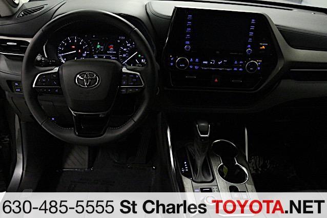 used 2021 Toyota Highlander car, priced at $38,000