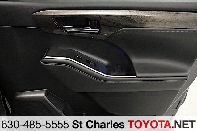 used 2021 Toyota Highlander car, priced at $38,000