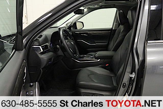 used 2021 Toyota Highlander car, priced at $38,000