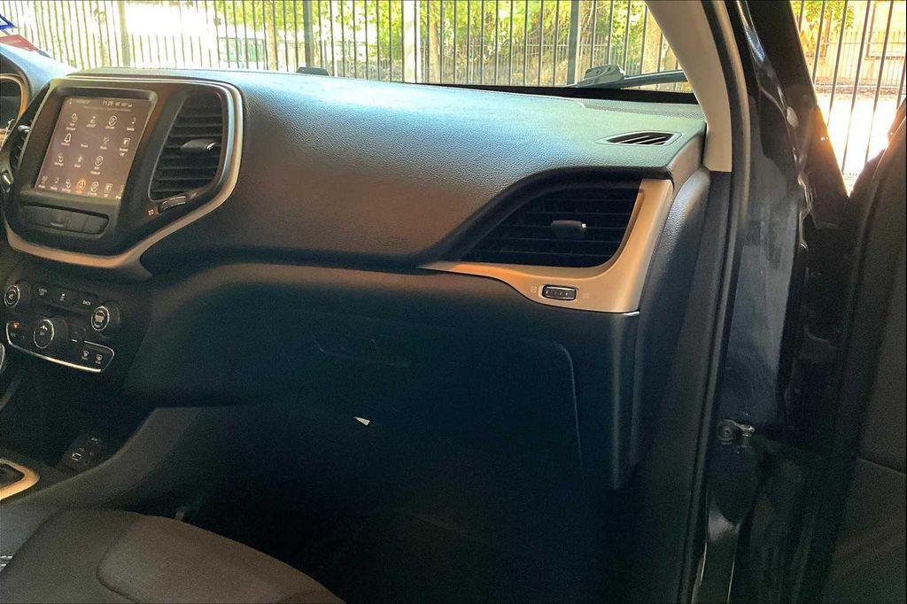 used 2015 Jeep Cherokee car, priced at $7,700