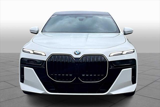 new 2025 BMW 760 car, priced at $138,405