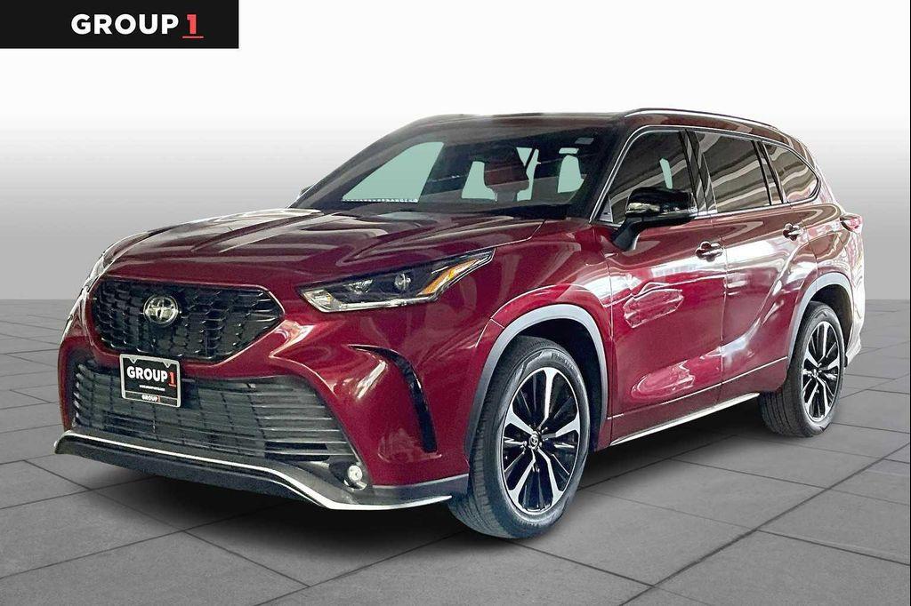 used 2021 Toyota Highlander car, priced at $33,457