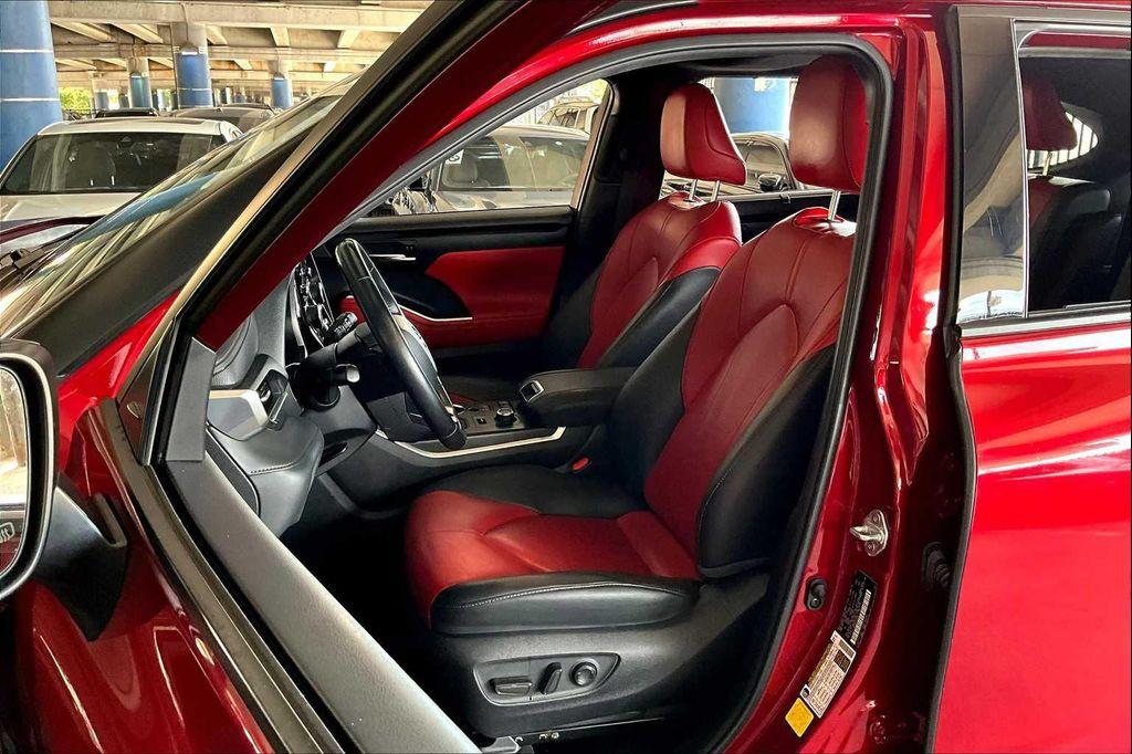 used 2021 Toyota Highlander car, priced at $33,457